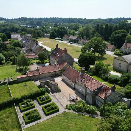 Coral * Coneysthorpe